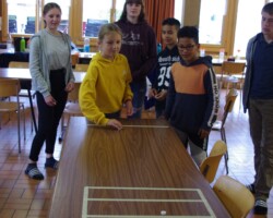 In 8 Gruppen aufgeteilt, startete der Spielnachmittag, welcher nach dem Abendessen weitergeführt wurde.