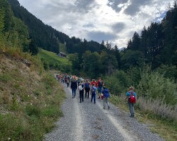 Und schon geht es los auf die Wanderung im Hasliberg